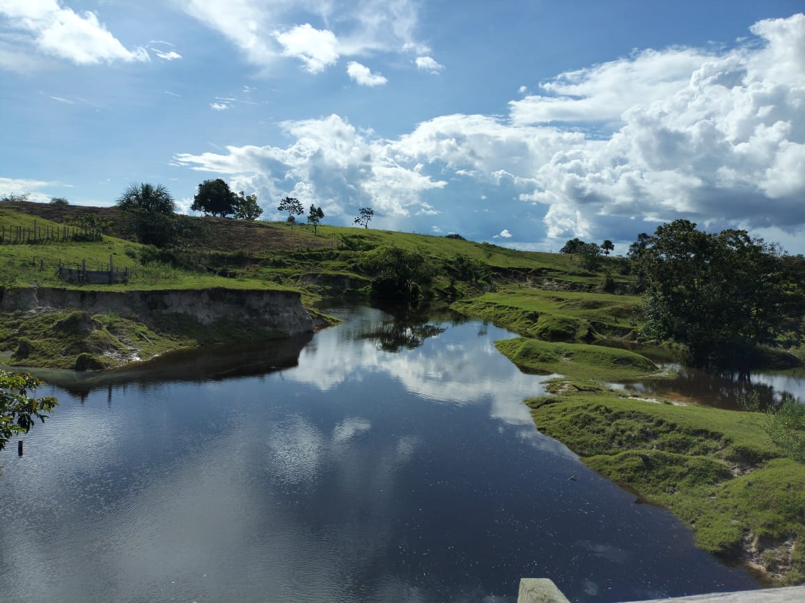 Bellísima hacienda con Ganadería, Casa, agua y corriente en Loreto